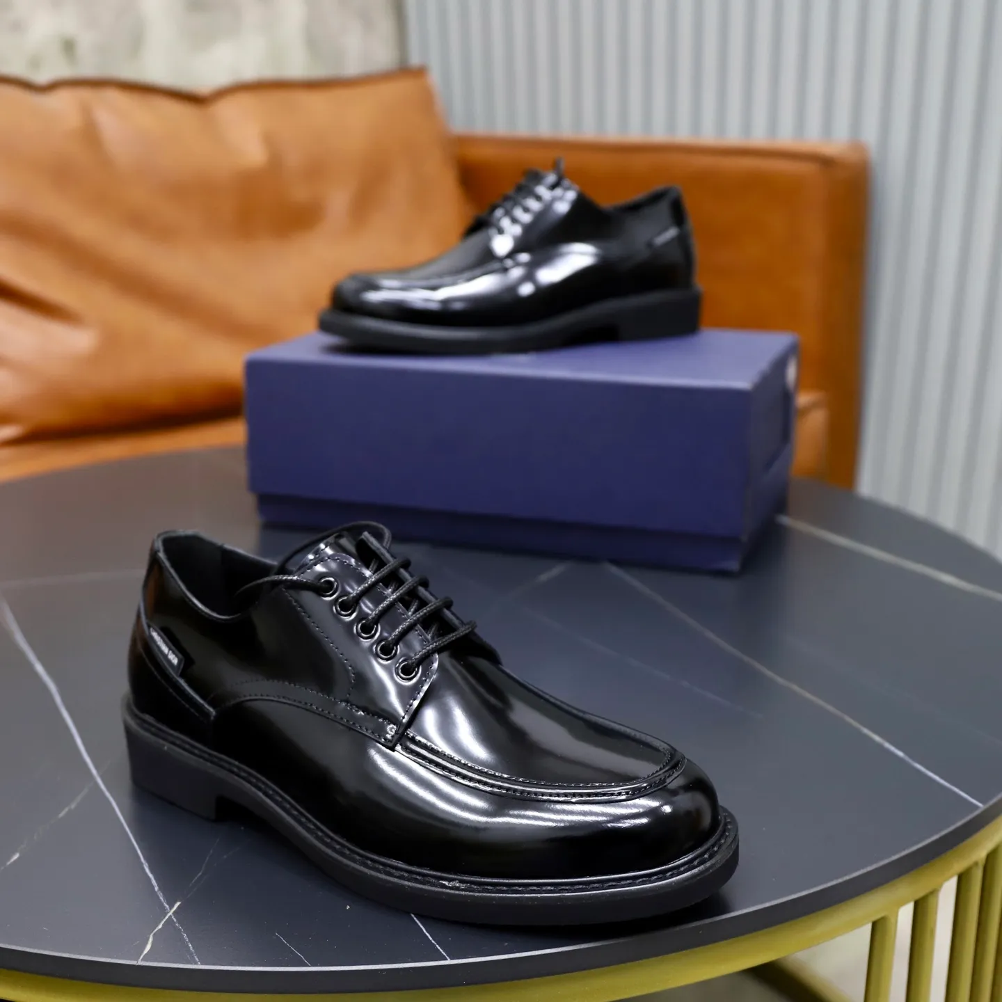 Factory price: 640💰Top original order Brand: Dior DIOR Standard code: Men's size 39-44 (38/45/can be customized) Grade: Same style as the official website Original order quality Material: Original cowhide Water-dyed cowhide lining Original distinguished outsole Style category: Men's fashionable casual leather shoes Distinguished big-name luxury elements top luxury Color: Color of the actual picture